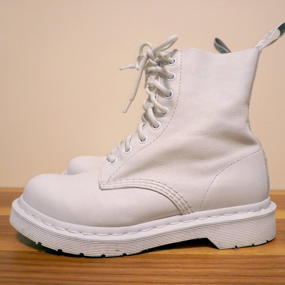 Women's Doc Dr. Marten 1460 Pascal WHITE Size 7
